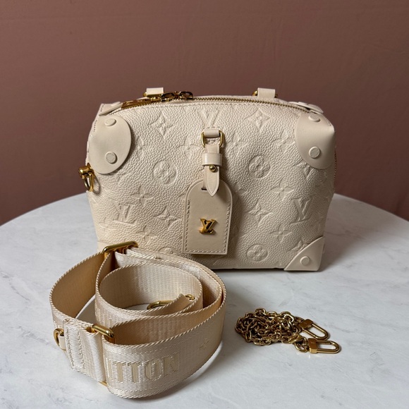 Louis Vuitton Beige Crossbody Bag with Gold Accents - Picture 13 of 13